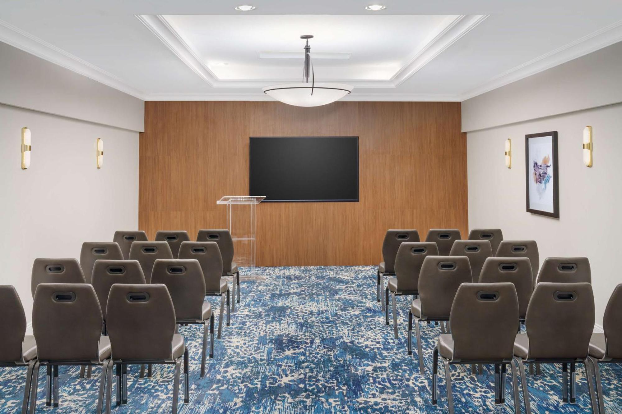 Hilton Charlotte University Place Buitenkant foto