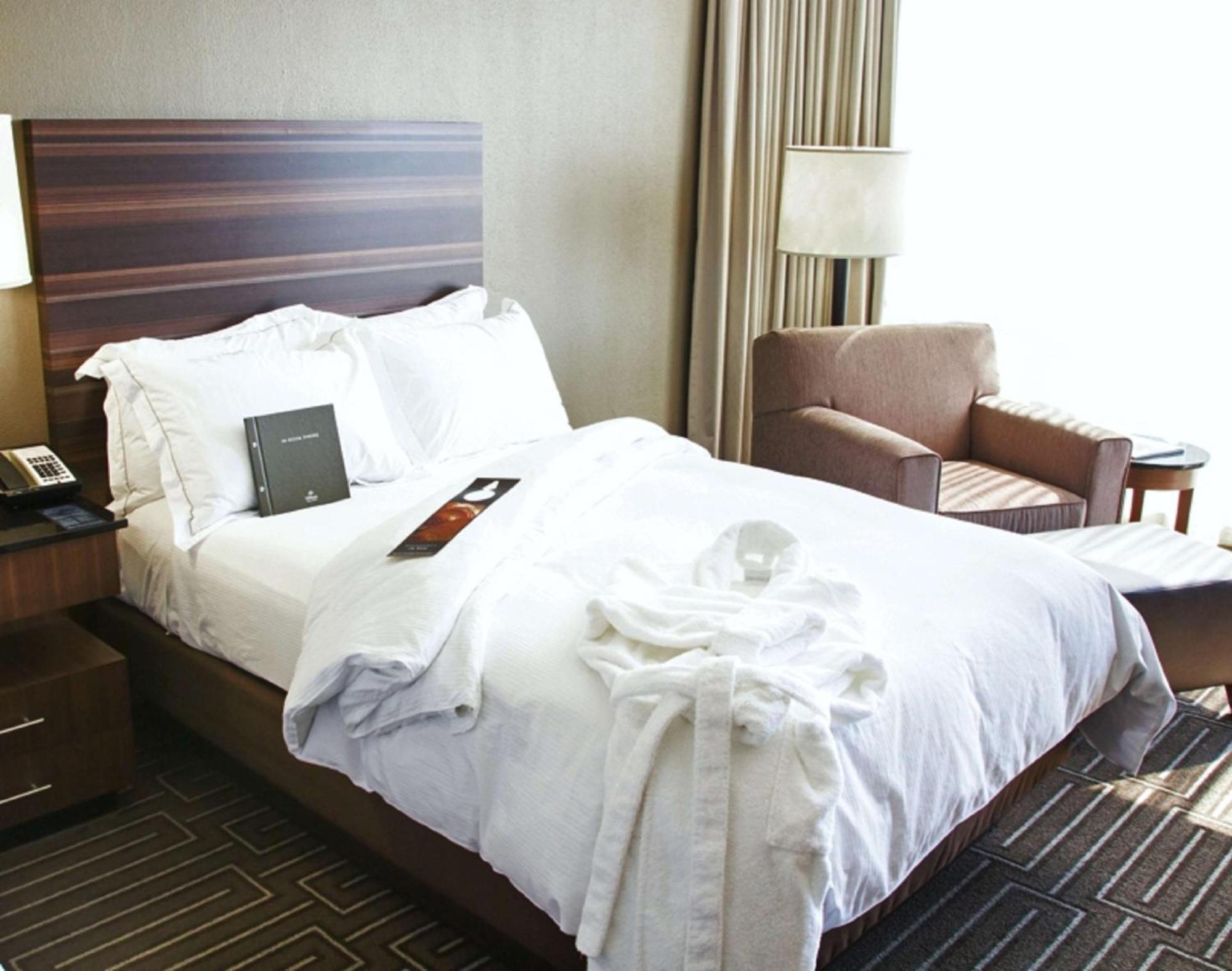 Hilton Charlotte University Place Buitenkant foto